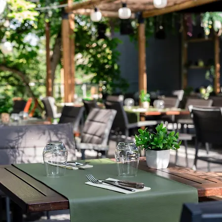 Domaine De La - Hotel, & Restaurant