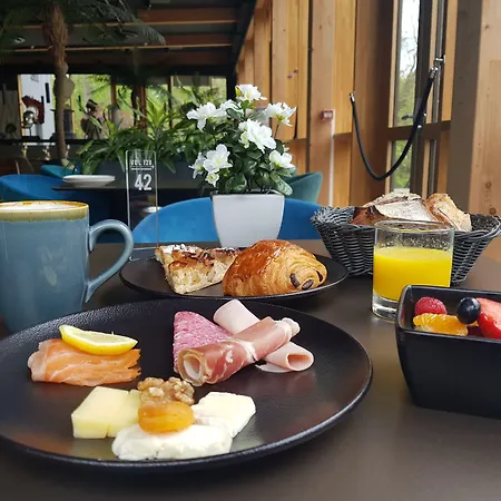 Hotel Domaine De La - Hotel, & Restaurant