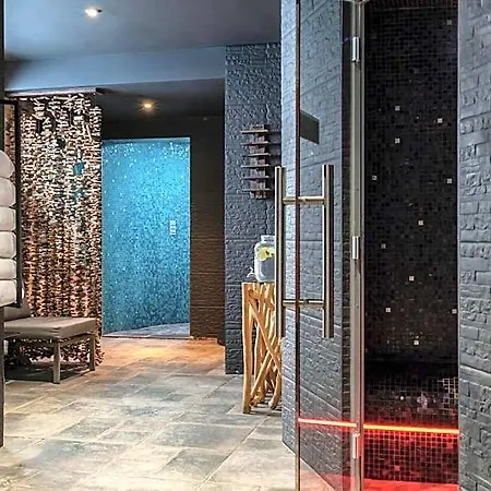 Domaine De La - Hotel, & Restaurant 4*