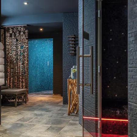 Domaine De La - Hotel, & Restaurant 4*