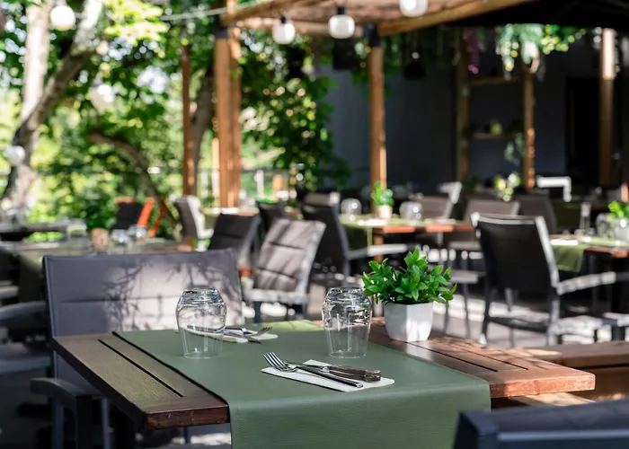 Domaine De La - Hotel, & Restaurant