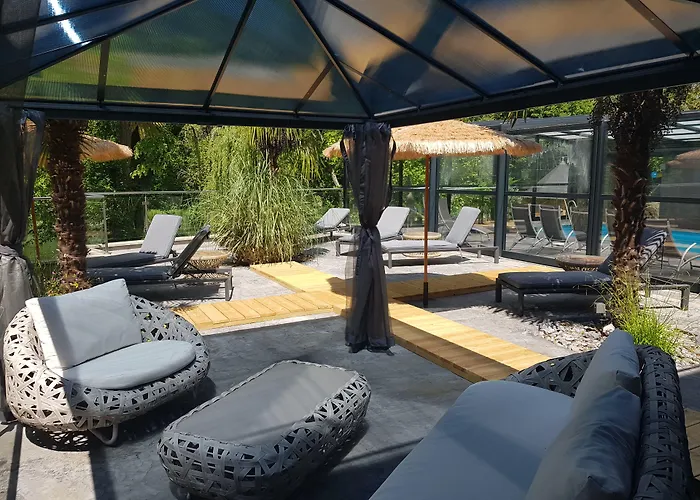 Отель Domaine De La - Hotel, & Restaurant Moulins-les-Metz