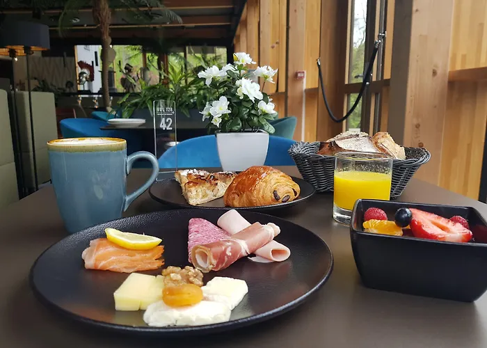 Отель Domaine De La - Hotel, & Restaurant